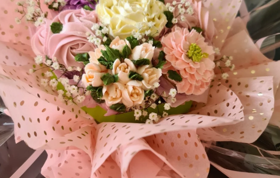 Art In Cakes Lostock Gralam Northwich Cheshire Bespoke Wedding Cake Designer