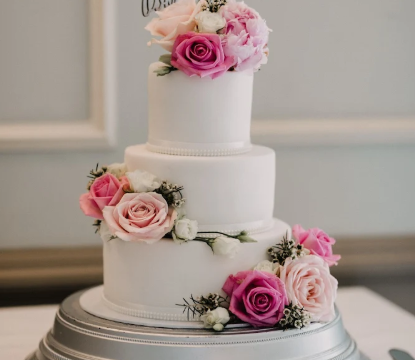 We All Love Cake Warrington Cheshire Wedding Cake Designer
